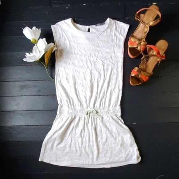 šøVinceĀ StripedāDressā - Picture 1 of 8